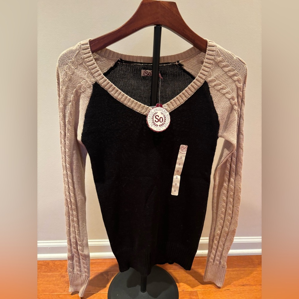 SO‎ Black & Tan Colorblock Cable Knit Sweater NWT Size Small